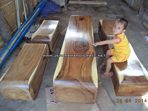 Set Kursi Bangku Kayu Trembesi Log Solid Wood