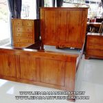 Set Tempat Tidur Minimalis Kolonial