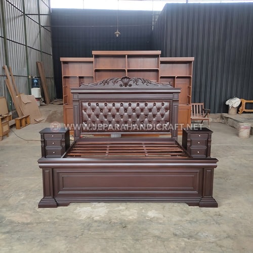 Beli Tempat Tidur Jati Ukir Klasik Augusta Berkualitas
